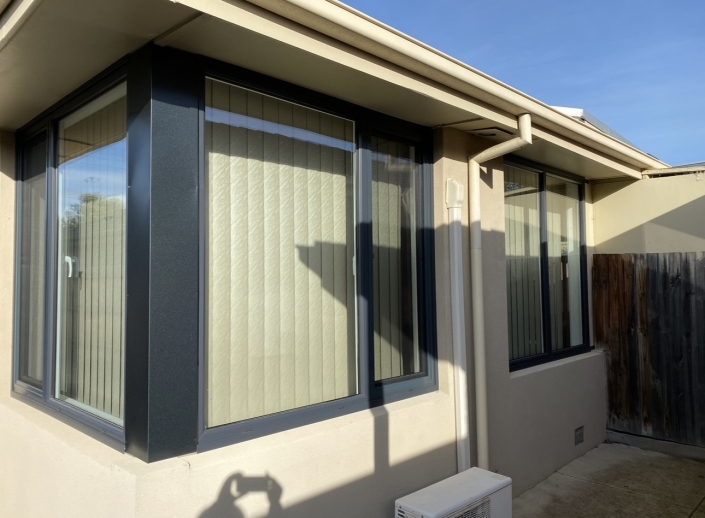 Fixed window with clear glass and modern design